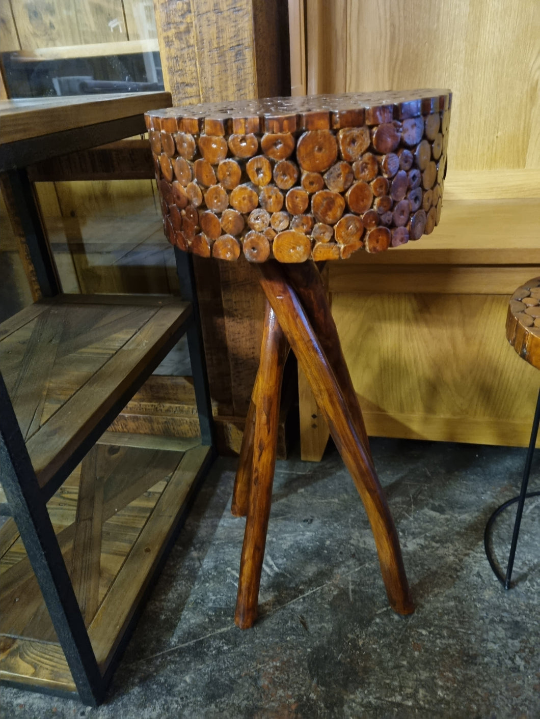Tree log lamp table
