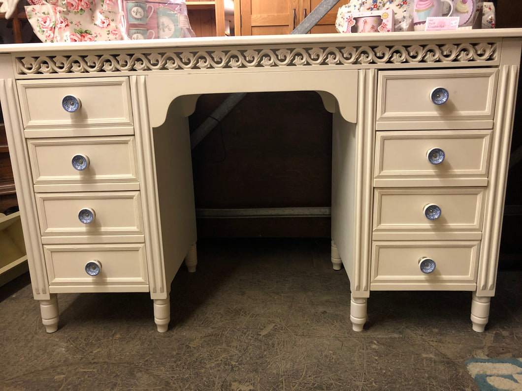 Off White dressing table