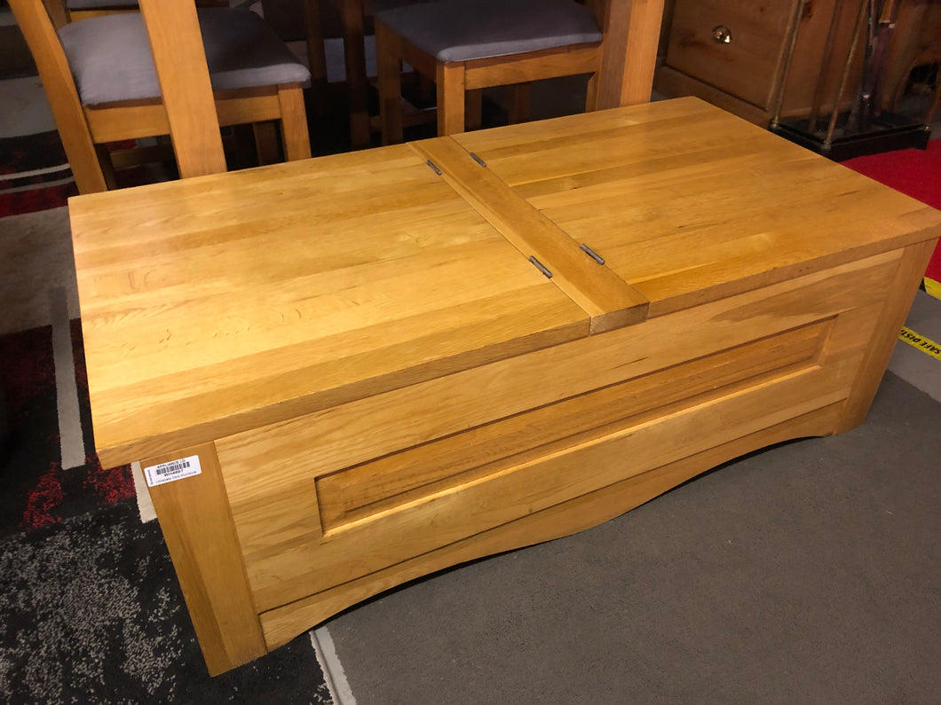 Split lid oak coffee table