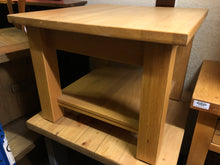Load image into Gallery viewer, Small oak side table
